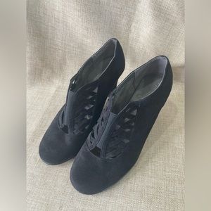 1920s style AEROSOLES faux suede heels deco size 8.5